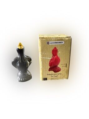 Le Creuset Pie Bird Funnel Black Ceramic Vent Baking Tool w/ Box